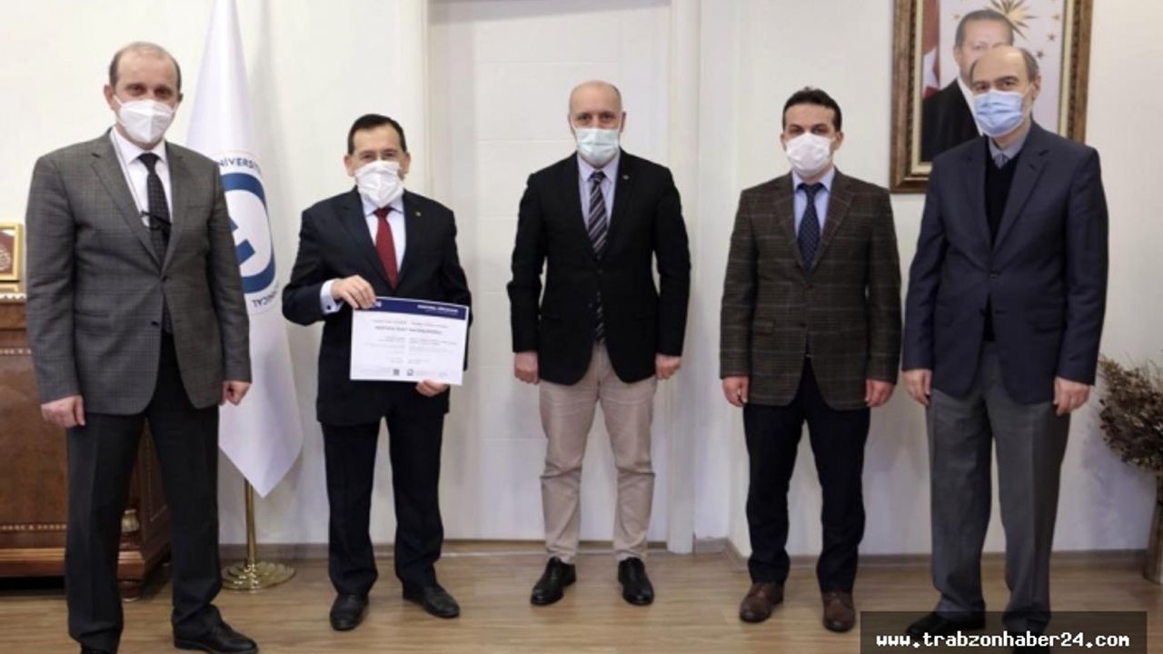 Başkan Hacısalihoğlu Doktora Diplomasını aldı