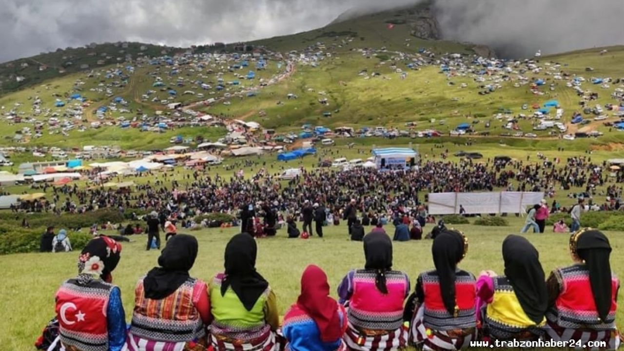2 asırdır düzenlenen “Sis Dağı”yayla şenliğine Şenol Güneş de katıldı