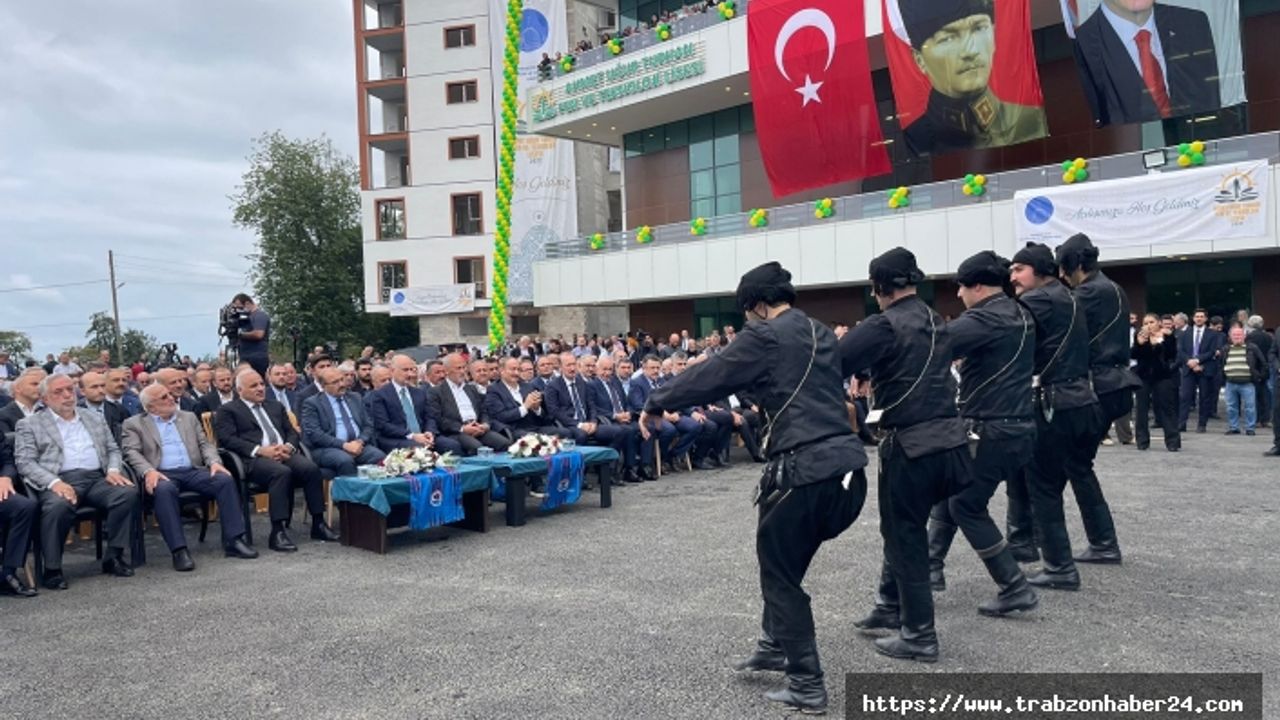 Trabzon'da Ahmet Uğur Turhan Fen ve Teknoloji Lisesi üstü düzey katılım ile açıldı