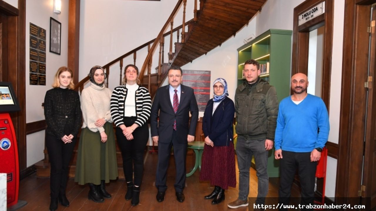 Genç, herkesi kitap okuma projesine davet etti