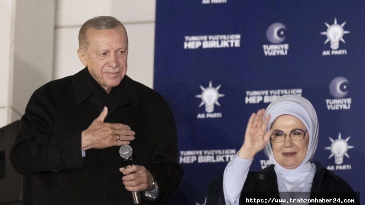 Ankara'da balkon konuşması yapan Başkan Erdoğan: Açık ara öndeyiz