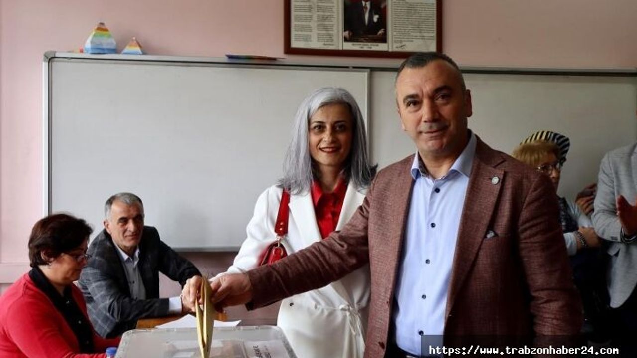 İYİ Parti Trabzon Milletvekili adayı Yavuz Aydın oyunu kullandı