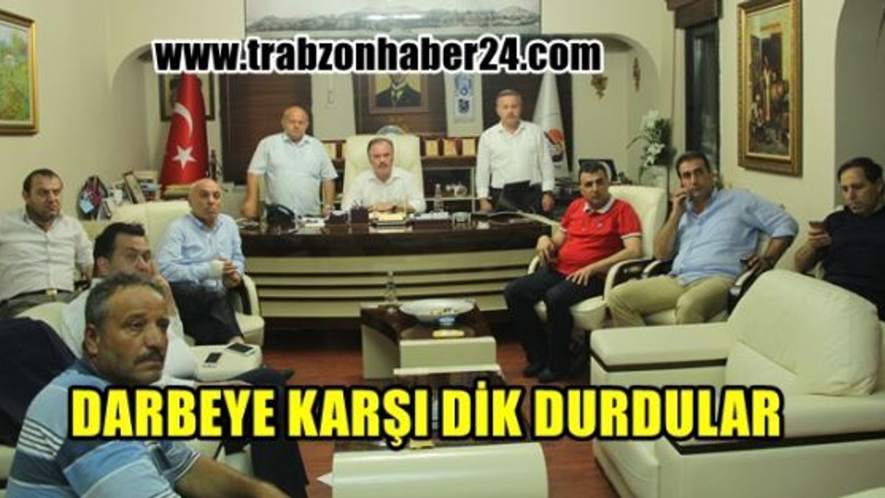 Başkan Üstün ve Kaymakam Erdoğan Darbeye Karşı Dik Durdu 