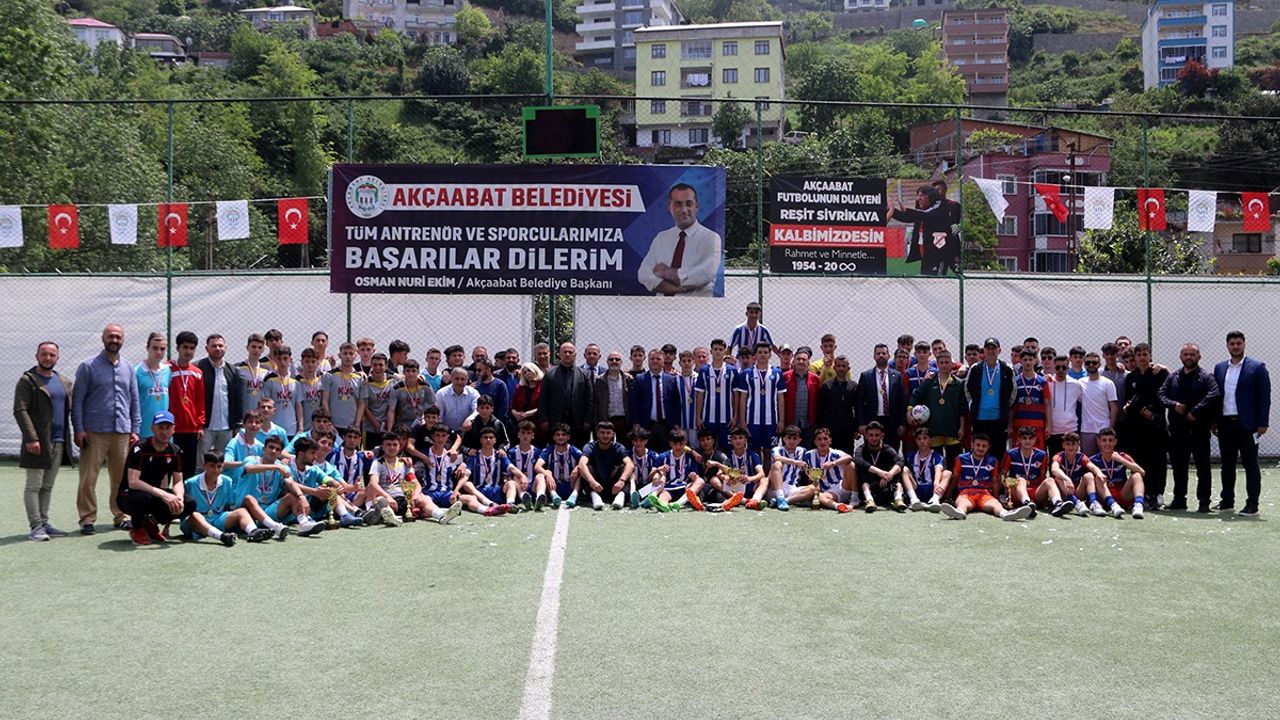 Akçaabat’ta Liseler Arası Futbol Turnuvasında Ödüller Sahiplerini Buldu