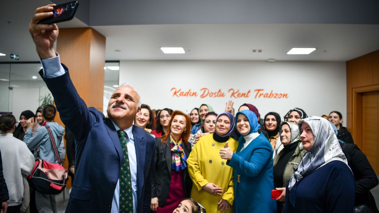 Başkan Zorluoğlu Trabzonlu Kadınlarla Bir Araya Geldi