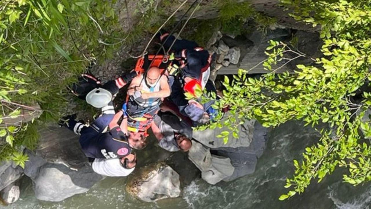 Trabzon’da Balık Tutmak İsteyen Şahıs Uçurumdan Yuvarlandı