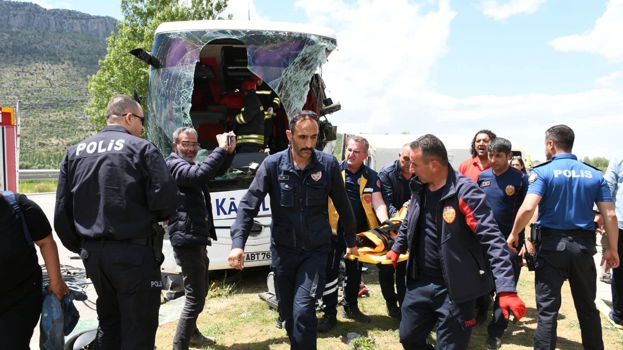 Trabzon’dan Kalkan Yolcu Otobüsü Kaza Yaptı Ölü ve Yaralılar Vsr