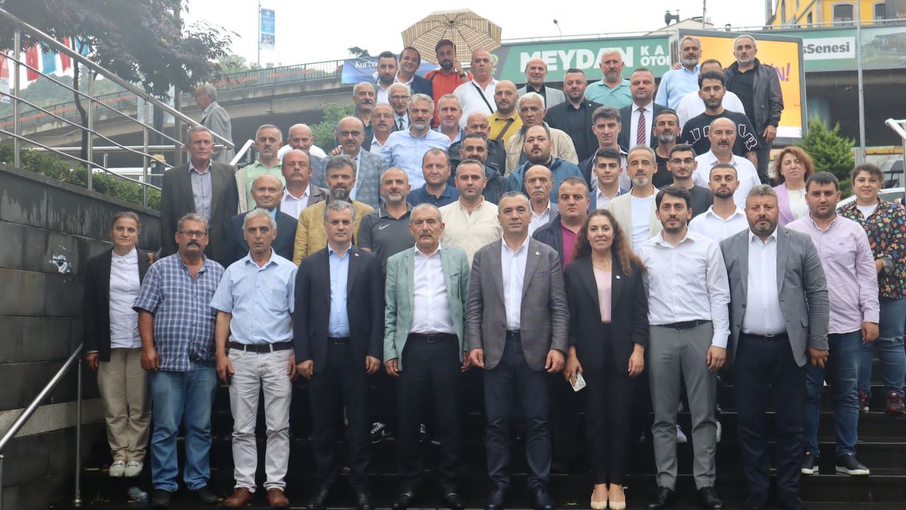 İYİ Parti Trabzon İl Başkanlığı’nda Bayramlaşma töreni yapıldı