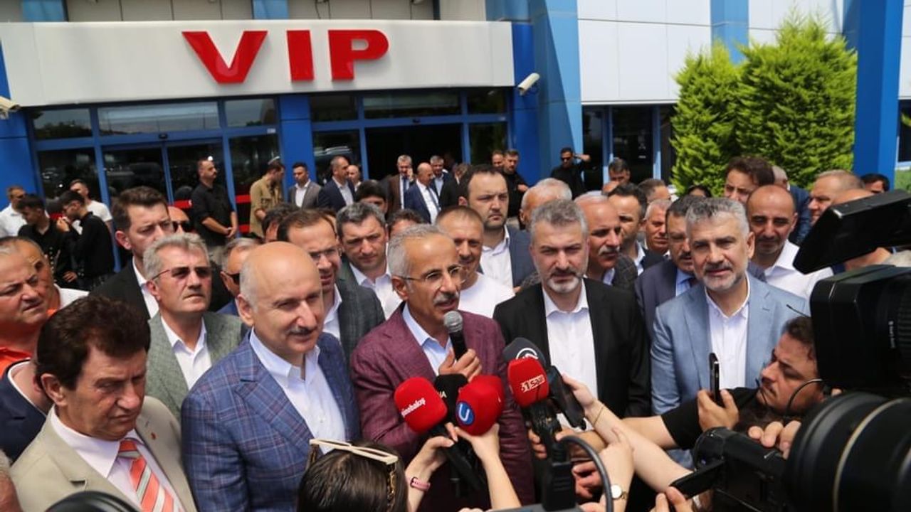 Ulaştırma ve Altyapı Bakanı Uraloğlu’na Trabzon’da Muhteşem Karşılama