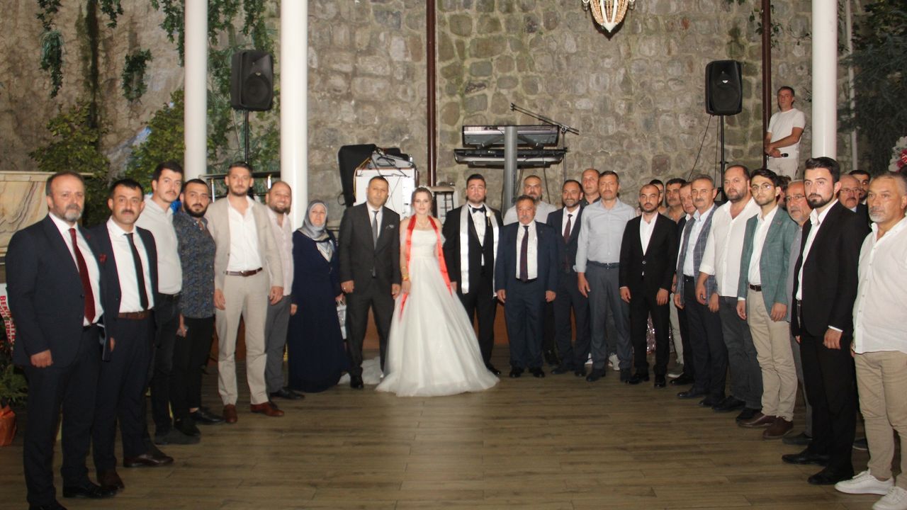 Trabzon siyasetini buluşturan düğün