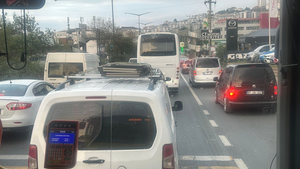 Trabzon -Rize Yolunda Trafik Felç Oldu
