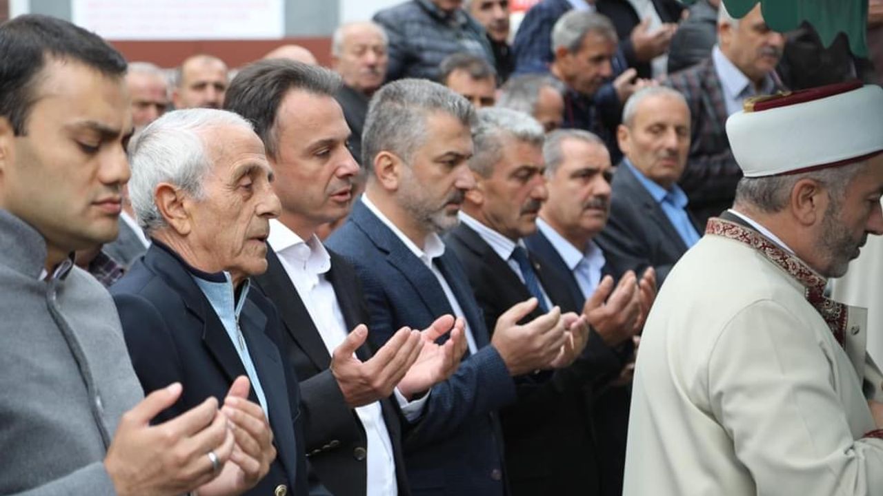 Başkan Koçhan'ın Amcası Dualarla Yolcu Edildi 