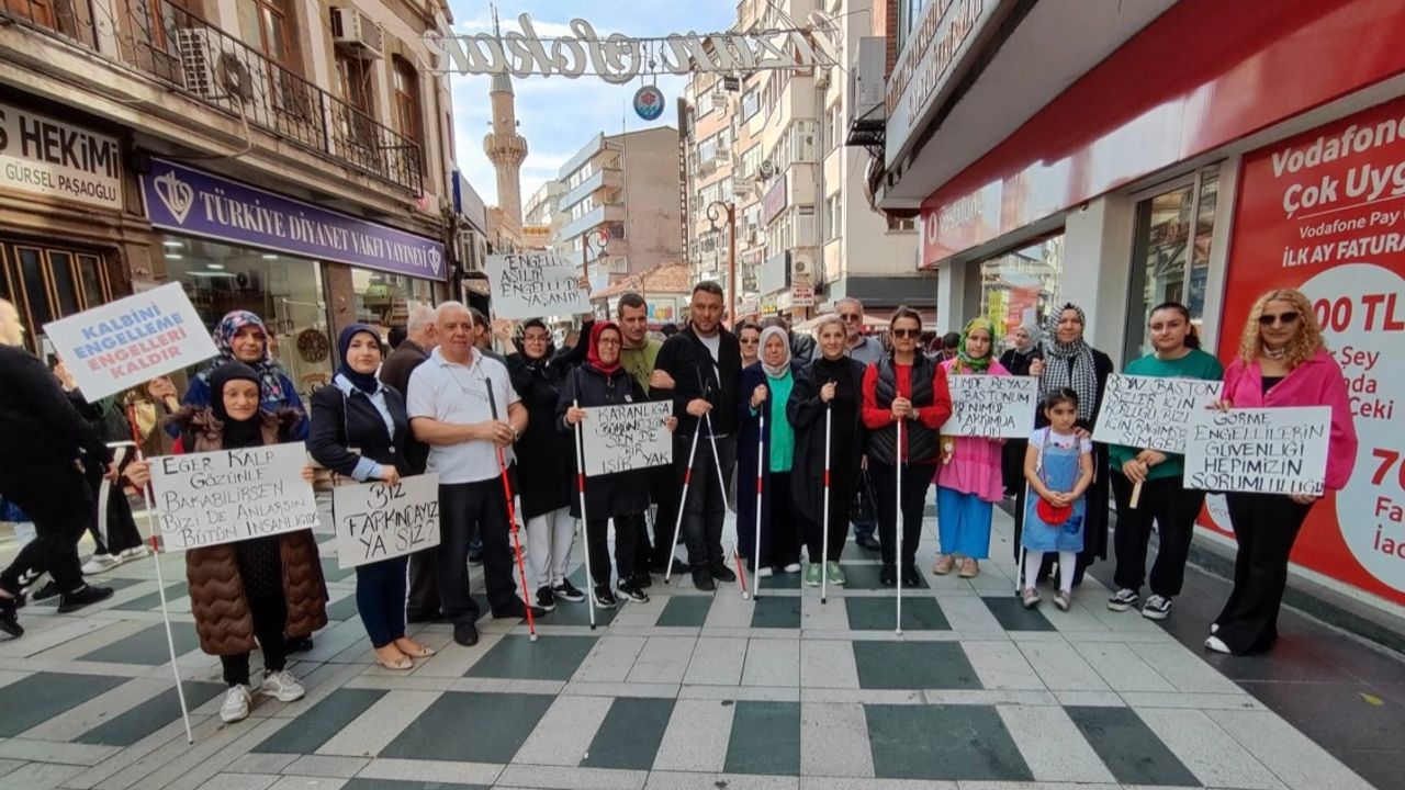 Trabzon’da Beyaz Baston Körler ve Güvenlik Günü’nde yürüyüş gerçekleştirdi!