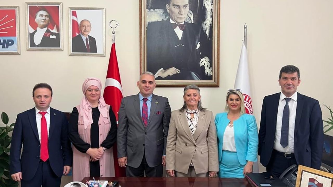 Gelecek Partisi Trabzon İl Başkanı Hasan Kamil Velioğlu ve İlçe Başkanları CHP Milletvekili Suiçmez’i Ziyaret Etti