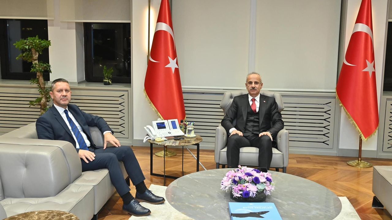 MHP Trabzon İl Başkanı Ömer Ayar Ulaştırma ve Altyapı Bakanı Uraloğlu’nu Ziyaret Etti