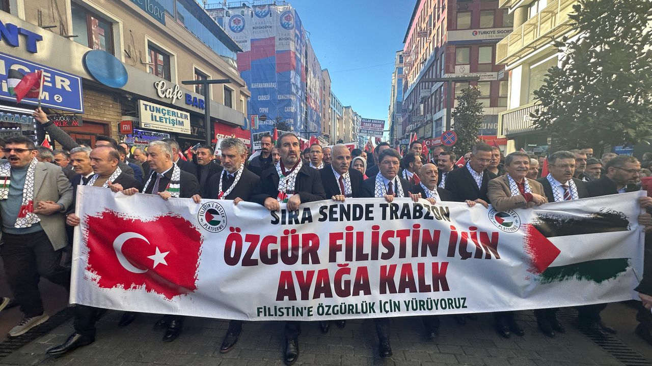 Trabzon'da Filistin ve Şehitlerimiz için dev miting