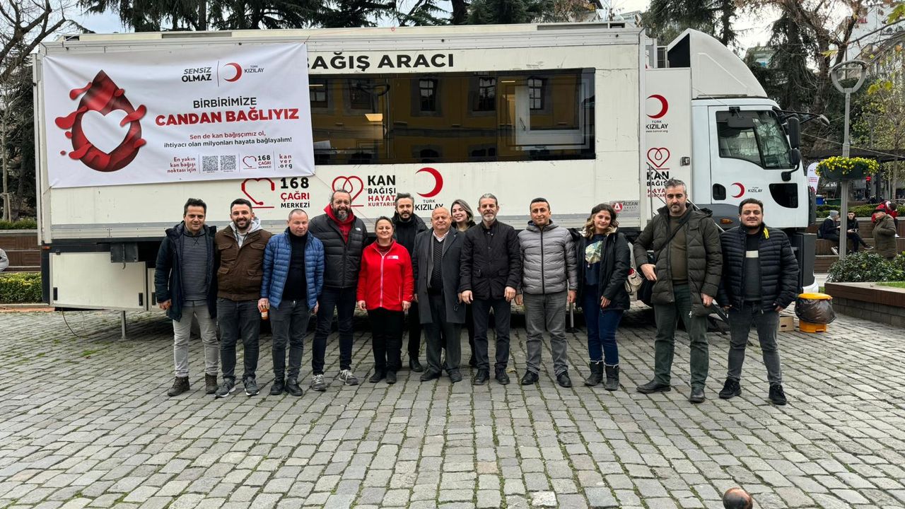 Trabzon'da gazeteciler kan bağışında bulundu