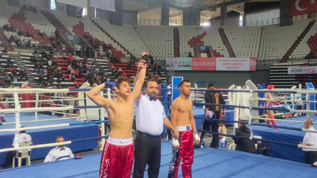 Araklı Atak Spor Okulu Türkiye Kick boks Şampiyonasında 2 Madalya Kazandı