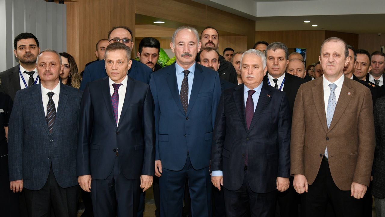 Başkan Vekili Ataman’dan Sağlık Camiasına Övgü