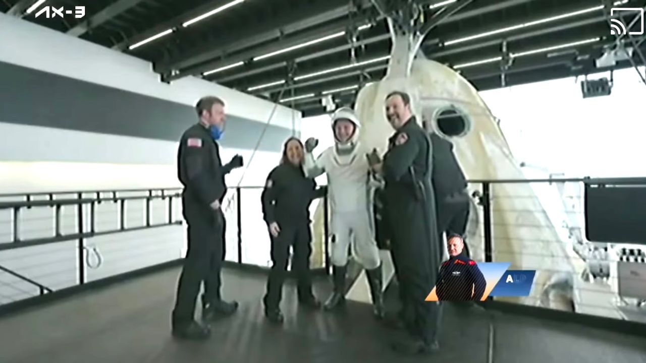 Türk astronot Alper Gezeravcı Dünya'ya döndü!