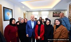 Türkiye’de İki Şey Bitmez ;Bir Ak Parti’nin İcraatları,İki CHP’nin Yalanları
