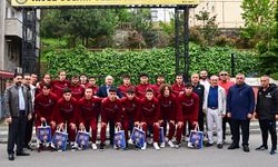 Bakan Karaismailoğlu Yavuz Sultan Selim Anadolu Lisesi futbol takımını şampiyonluk için uğurladı