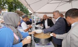 Üsküdar Meydanında Aşure Günü Coşkusu