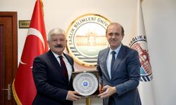 KTÜ Rektörü Prof. Dr. Hamdullah Çuvalcı, Sağlık Bilimleri Üniversitesi Rektörü Prof. Dr. Kemalettin Aydın’ı ziyaret etti