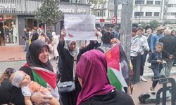 Trabzon’da yemek zincir mağazaları önünde İsrail protestosu "Suça ortak oldular, sen olma"
