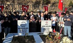 Ülkü Ocakları 22 Yaşına Basan Şehit Eren Bülbül’ü Mezarı Başında Andı