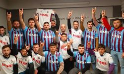 Trabzon Ülkü Ocakları Trabzonspor forması hediye etti.