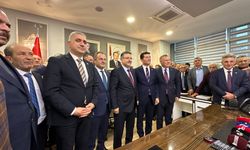 Ortahisar Belediye Başkanı Ahmet Kaya, mazbatasını aldı, başkanlık koltuğuna oturdu
