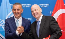 TFF Başkanı İbrahim Hacıosmanoğlu, Paris'te FIFA Başkanı Gianni Infantino ile bir araya geldi.