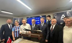 Anahtar Partisi Sürmene Teşkilatından Yavuz Ağıralioğlu’na Kılıç Hediye Edildi