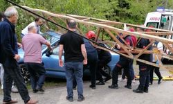 Şalpazarı'nda trafik kazası: Kontrolden çıkan araç elektrik direğine çarptı, 1 yaralı