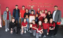 Yomra Merkez Ortaokulu Tiyatro Kulübüne Üç Ödül Birden