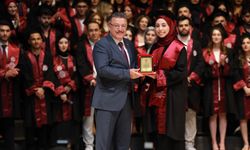 BAŞKAN GENÇ, ÜNİVERSİTE OKUYACAK GENÇLERİ TRABZON’A DAVET ETTİ