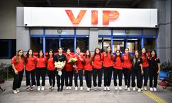 DÜNYA ÜÇÜNCÜSÜ BEYZA NUR AKKUŞ’A COŞKULU KARŞILAMA