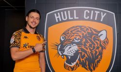 Trabzonspor, Enis Destan'ın Hull City'e transfer olduğunu KAP'a bildirdi.