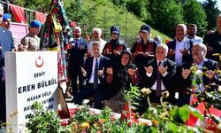 Vali Aziz Yıldırım’dan Şehit Eren Bülbül’ün Kabrine Ziyaret
