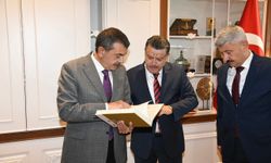 BAKAN YUSUF TEKİN BÜYÜKŞEHİR BELEDİYESİ’Nİ ZİYARET ETTİ