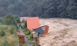 Trabzon,Rize,Artvin ve Giresun’da Dereler taştı, yollar kapandı.