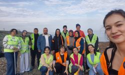 BÜYÜKŞEHİR EKİPLERİNDEN SAHİL TEMİZLİĞİ ÇALIŞMASI