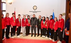 BAŞKAN GENÇ, ŞAMPİYONLARI AĞIRLADI