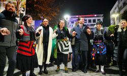 ORTAHİSAR’DA KALANDAR COŞKUSU BAŞKAN KAYA, VATANDAŞLARIN KALANDAR COŞKUSUNA ORTAK OLDU