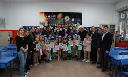 BAŞKAN EKİM ÖĞRENCİLERİN KARNE HEYECANINA ORTAK OLDU