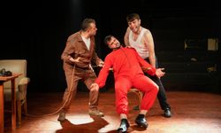 Suç Değişiyor, Suçlu Aynı Kalıyor: Gugulumdakiler’den Absürd Bir Açılış