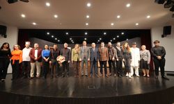 AKÇAABAT BELEDİYESİ TİYATROSU’NUN YENİ OYUNU “VARİLDEKİ ADAM” İZLEYİCİLERDEN TAM NOT ALDI