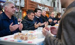 BAŞKAN KAYA, İFTARINI MUSTAFA BALBAY İLE BİRLİKTE KENT LOKANTASINDA YAPTI