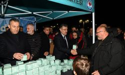 BAŞKAN GENÇ’TEN KADİR GECESİ’NDE KANDİL SİMİDİ İKRAMI